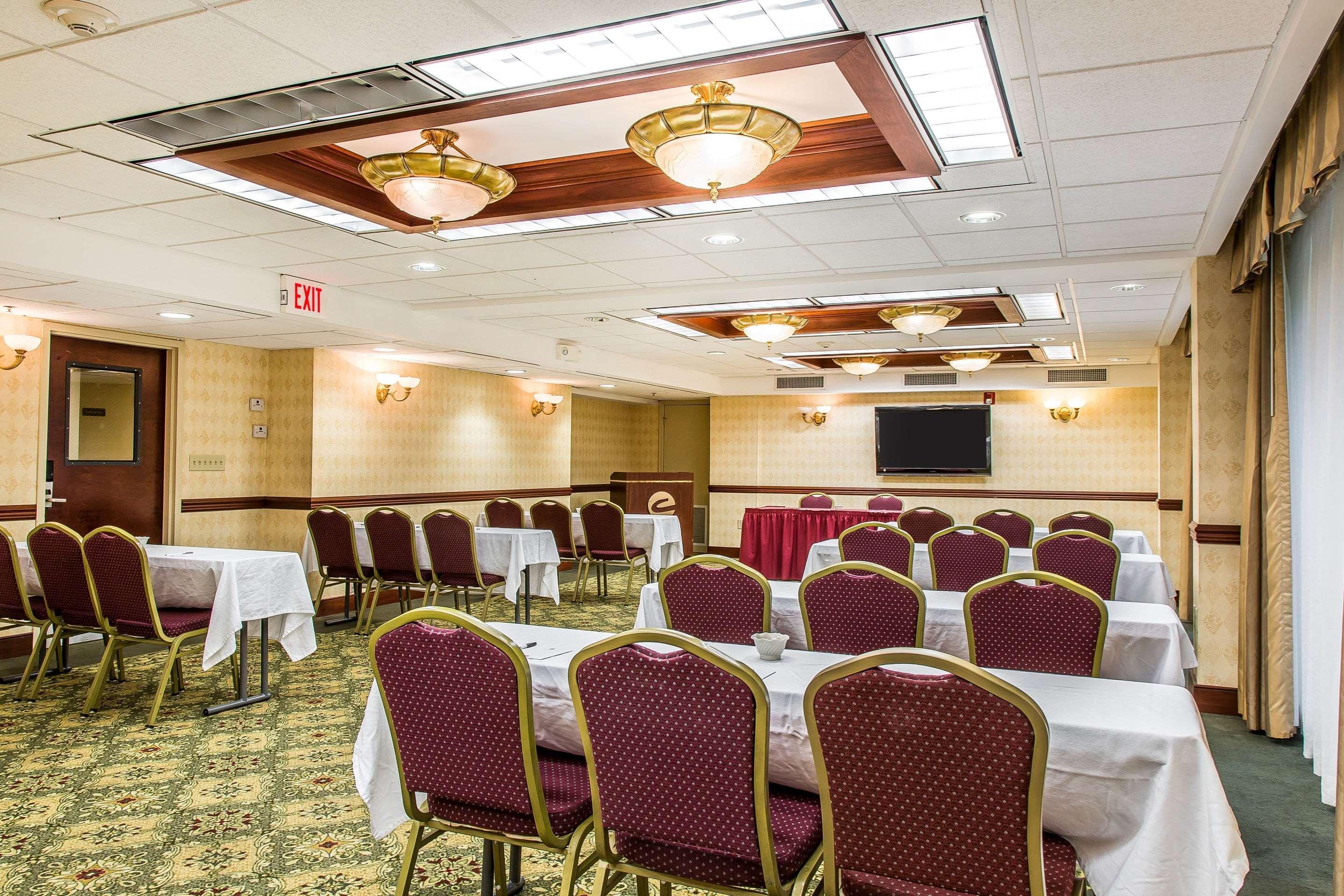 Clarion Hotel & Suites Hamden-New Haven Exterior foto